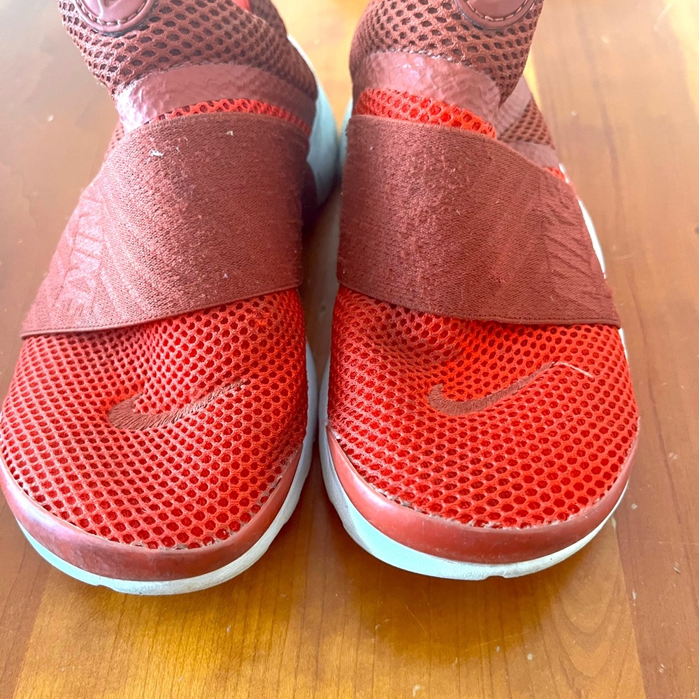 Red slip on kids Nike Prestos, size 1